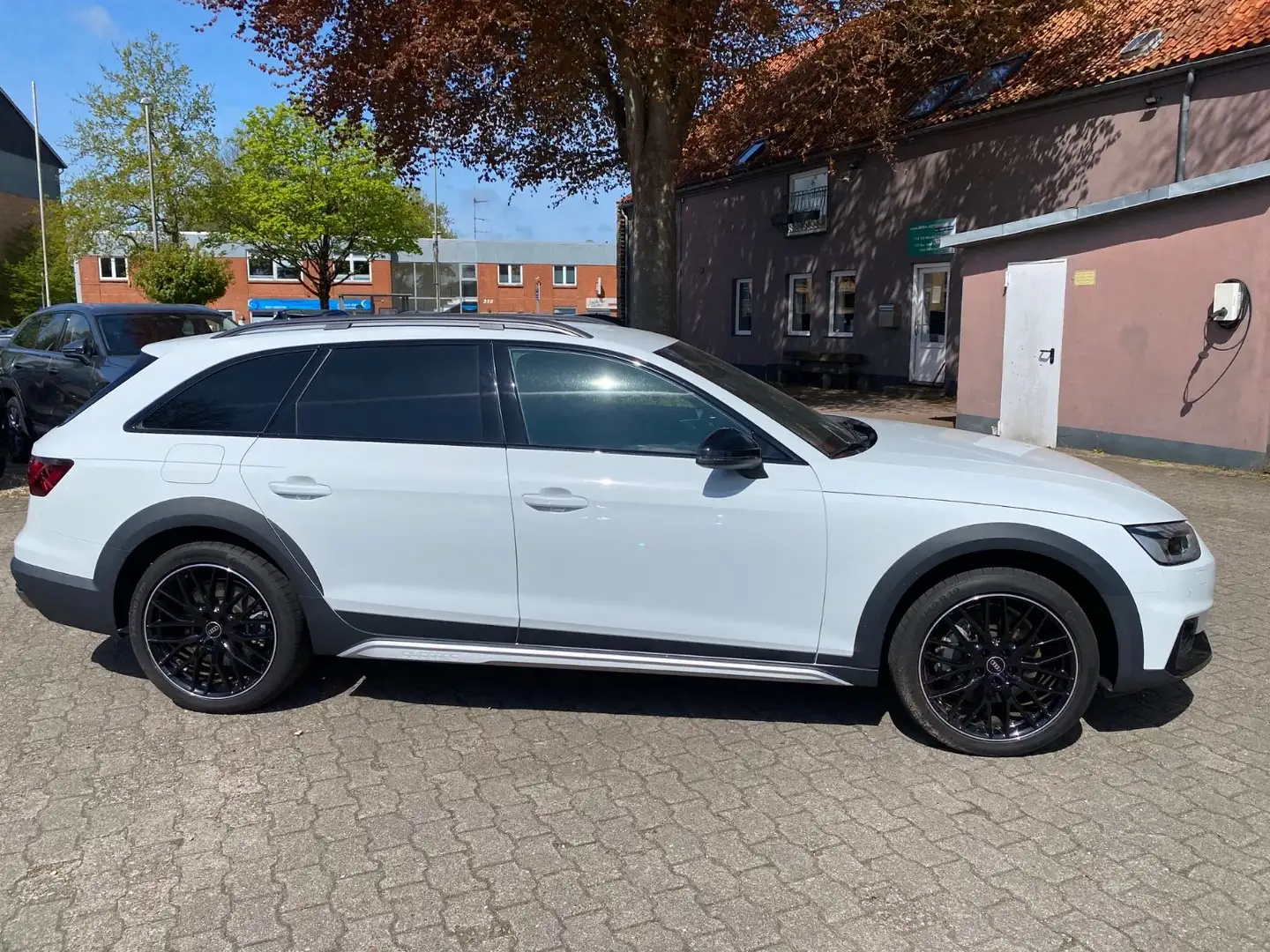 Audi A4 allroad 45 TFSI qu. Matrix NAVI AHK ACC Weiß - 2