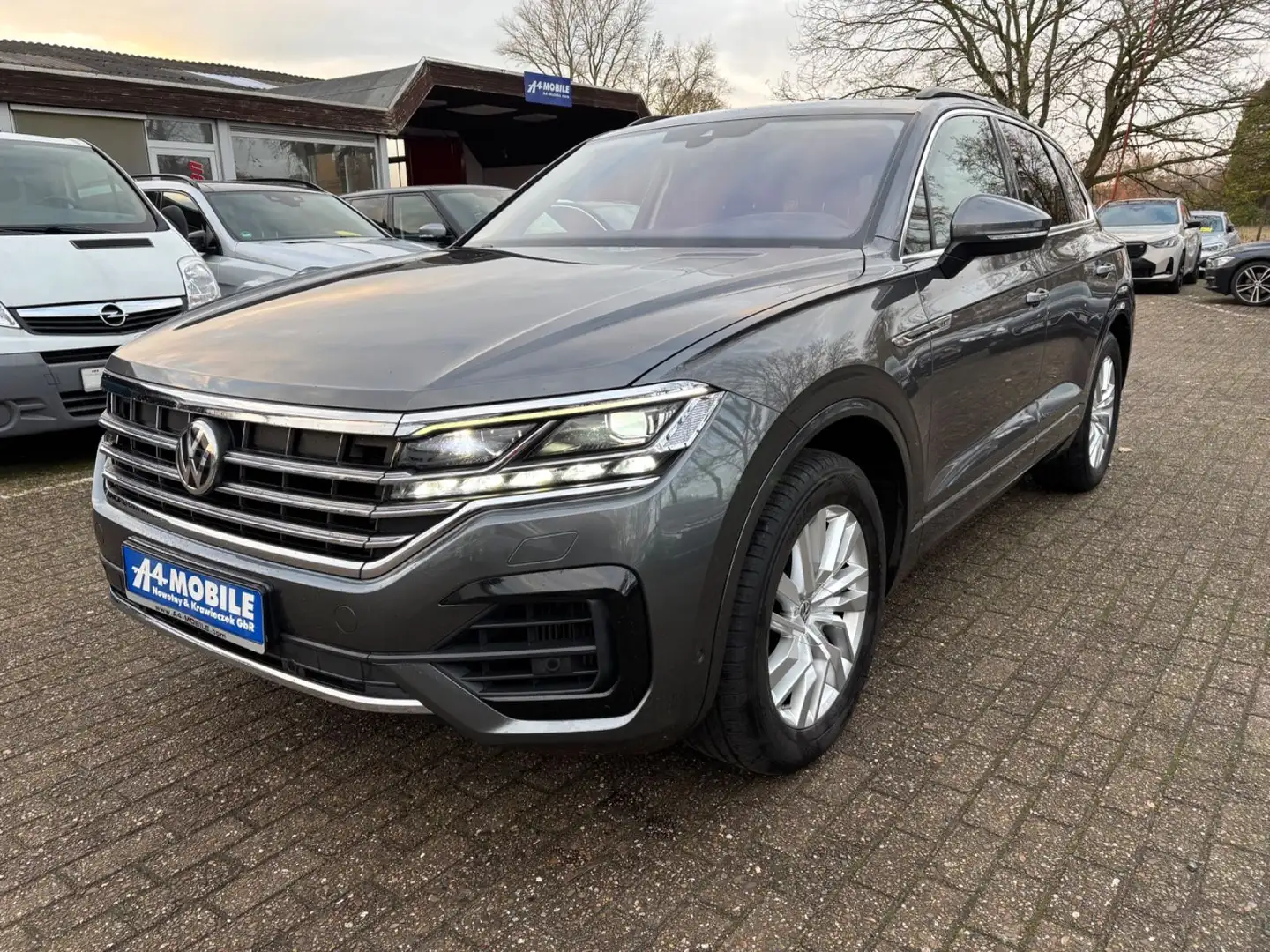 Volkswagen Touareg R-Line 4Motion Matrix Luft Head-Up Carpl Grau - 1