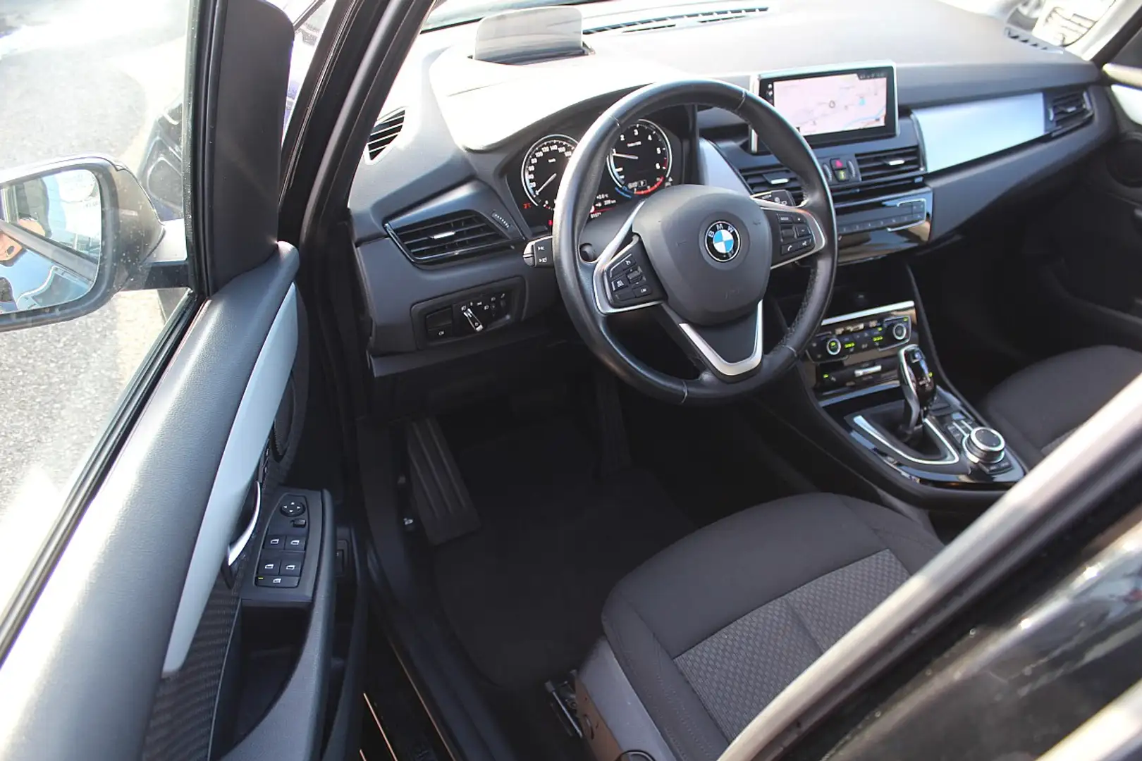 BMW 218 d Gran Tourer Aut. Schwarz - 2