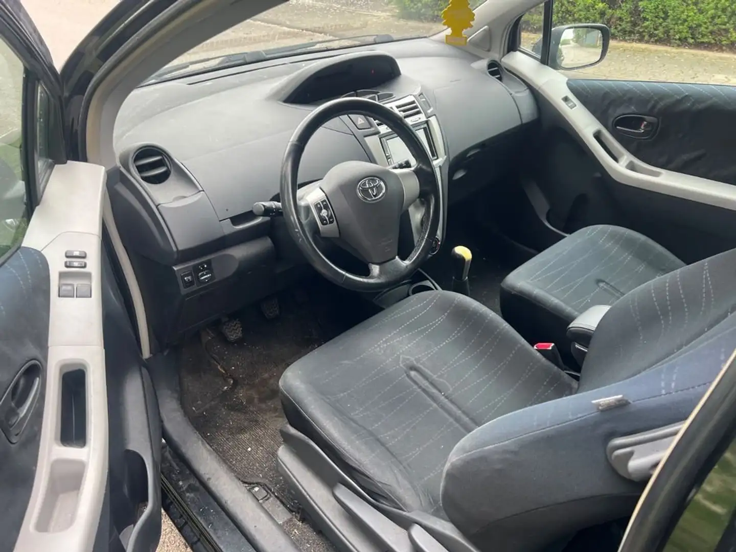 Toyota Yaris Yaris 3p 1.0 Sol Noir - 2