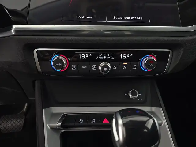 Audi Q3 view 13