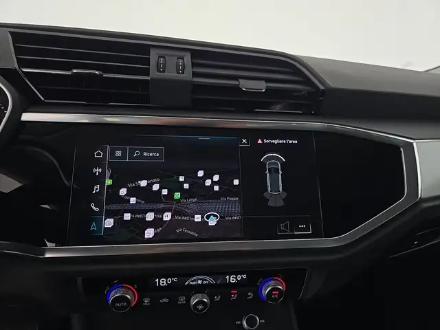 Audi Q3 view 14