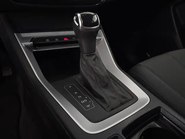 Audi Q3 view 12