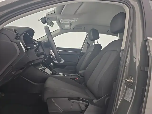 Audi Q3 view 9