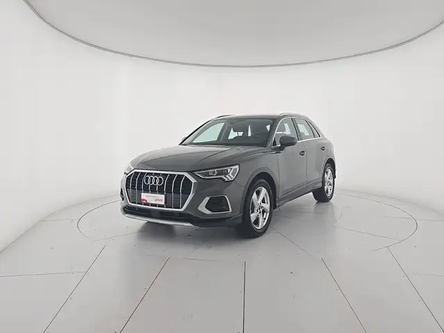 Audi Q3 main image