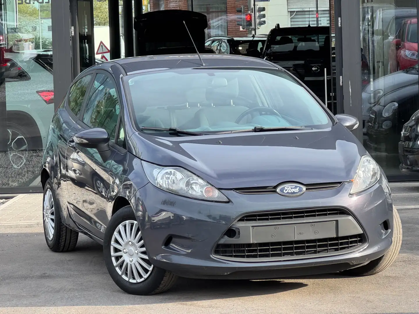 Ford Fiesta 1.6 TDCi/CLIMA/EURO5/ Gris - 2