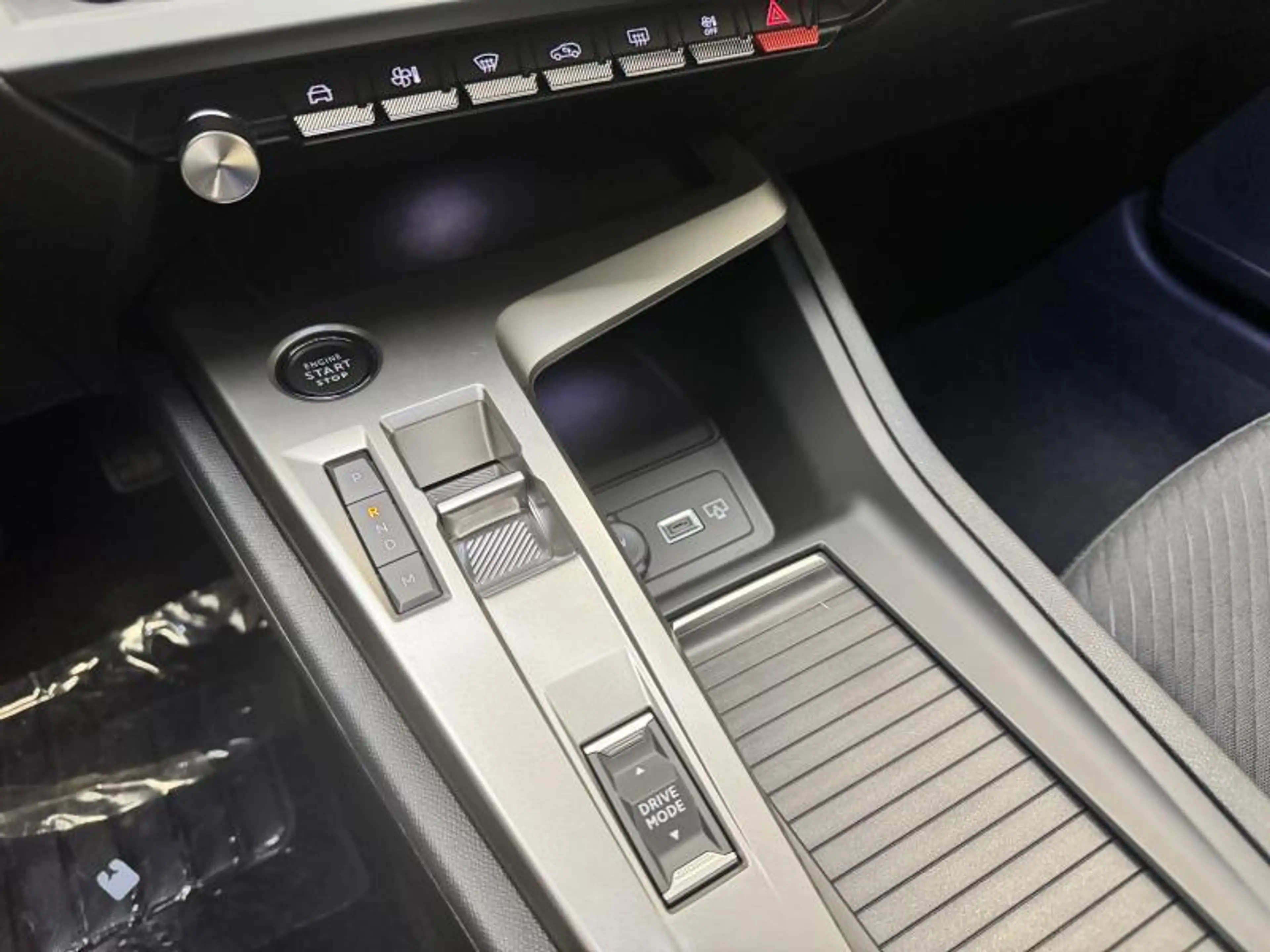 Peugeot 308 *** Active MHEV *** — photo 14