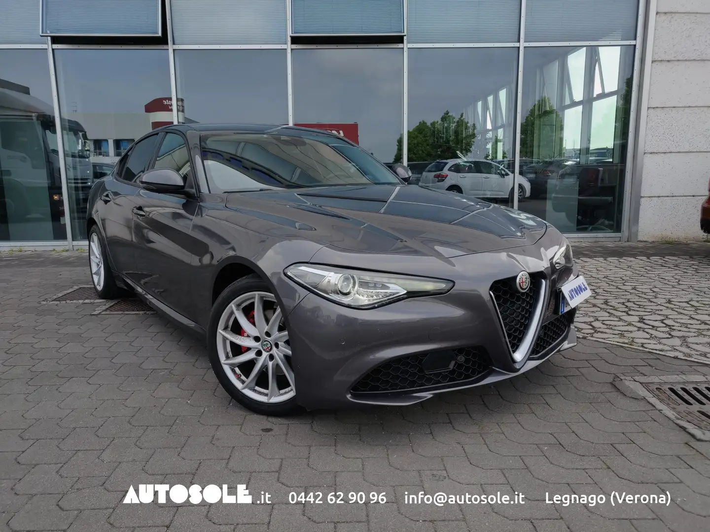 Alfa Romeo Giulia 2.2 Business 160cv Automatica Šedá - 1