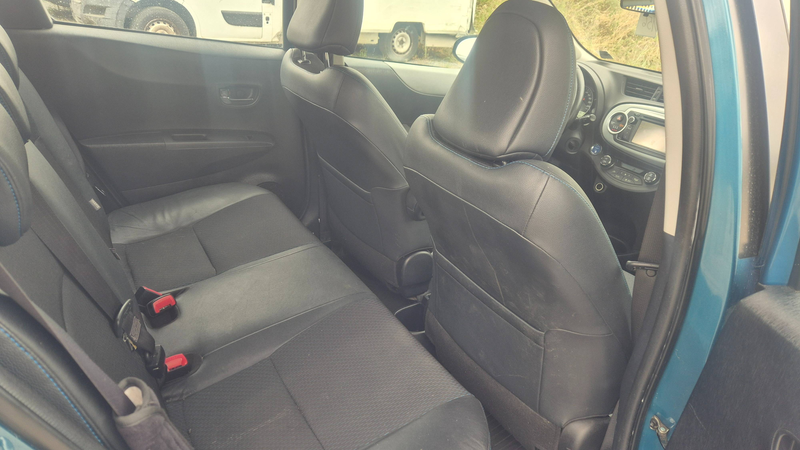 Toyota Yaris Yaris Hybrid 1.5i VVT- boîte automatique — photo 11