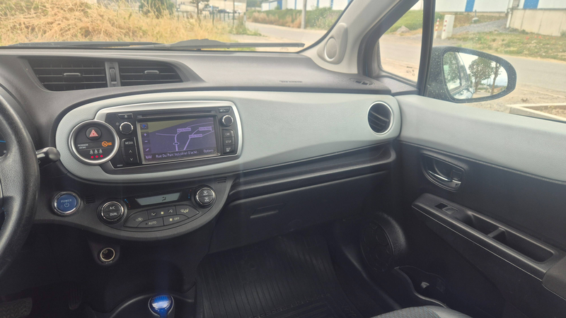 Toyota Yaris Yaris Hybrid 1.5i VVT- boîte automatique — photo 8