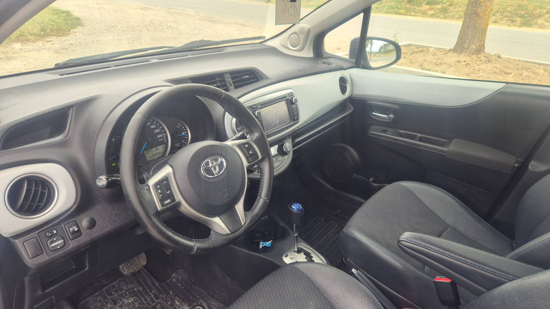 Toyota Yaris Yaris Hybrid 1.5i VVT- boîte automatique — photo 6