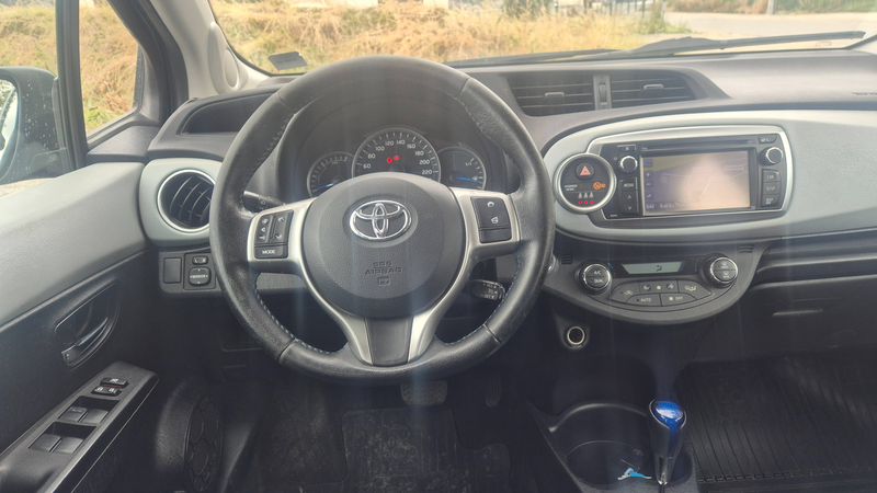 Toyota Yaris Yaris Hybrid 1.5i VVT- boîte automatique — photo 9