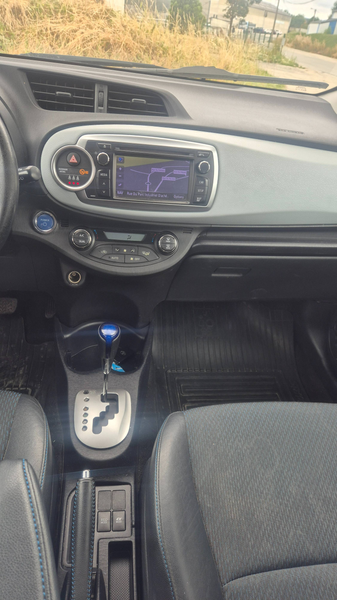 Toyota Yaris Yaris Hybrid 1.5i VVT- boîte automatique — photo 10