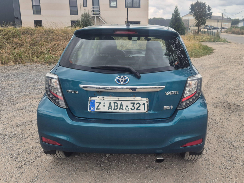 Toyota Yaris Yaris Hybrid 1.5i VVT- boîte automatique — photo 4