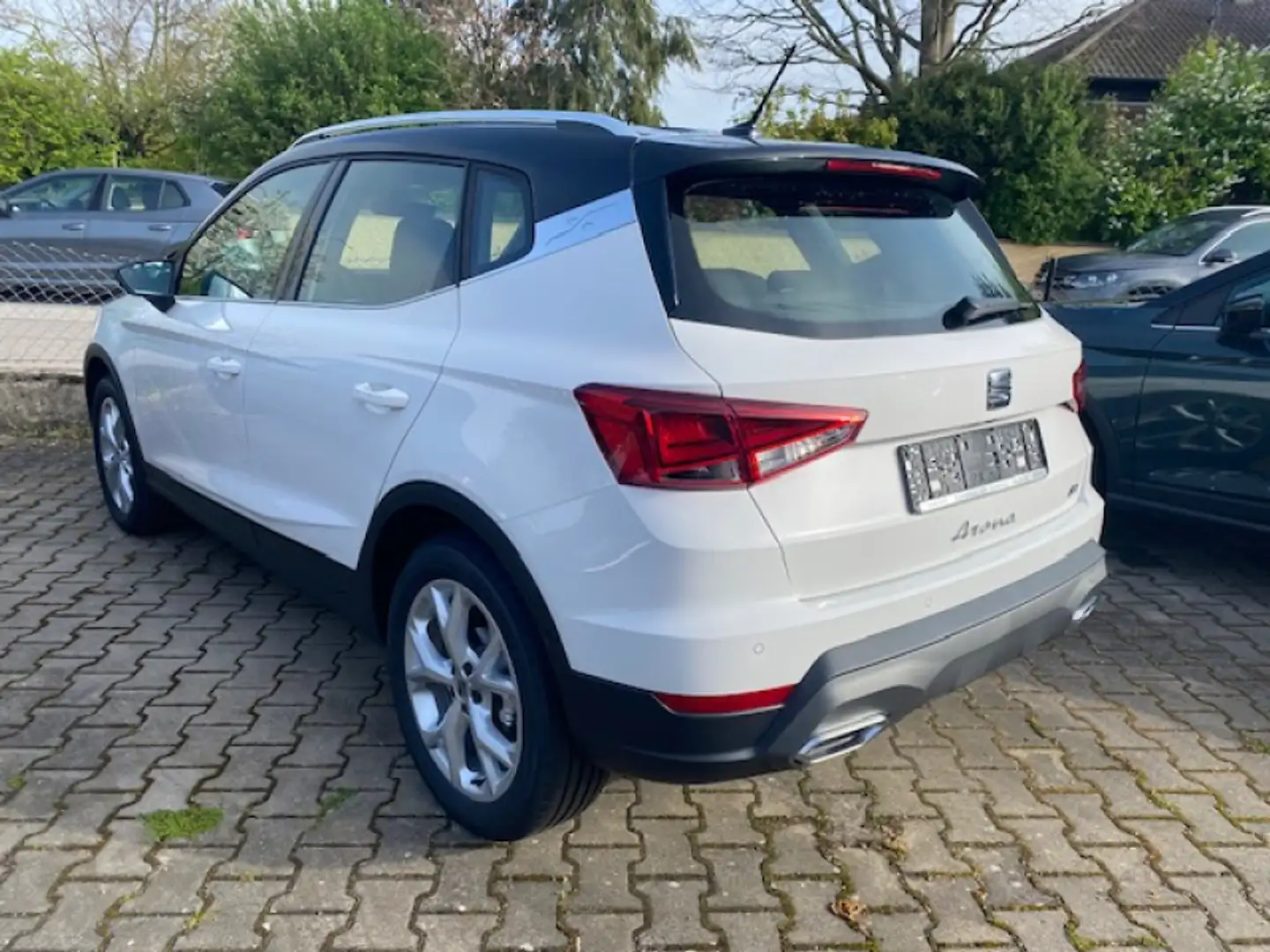SEAT Arona Arona 1.5 TSI FR DSG Weiß - 2