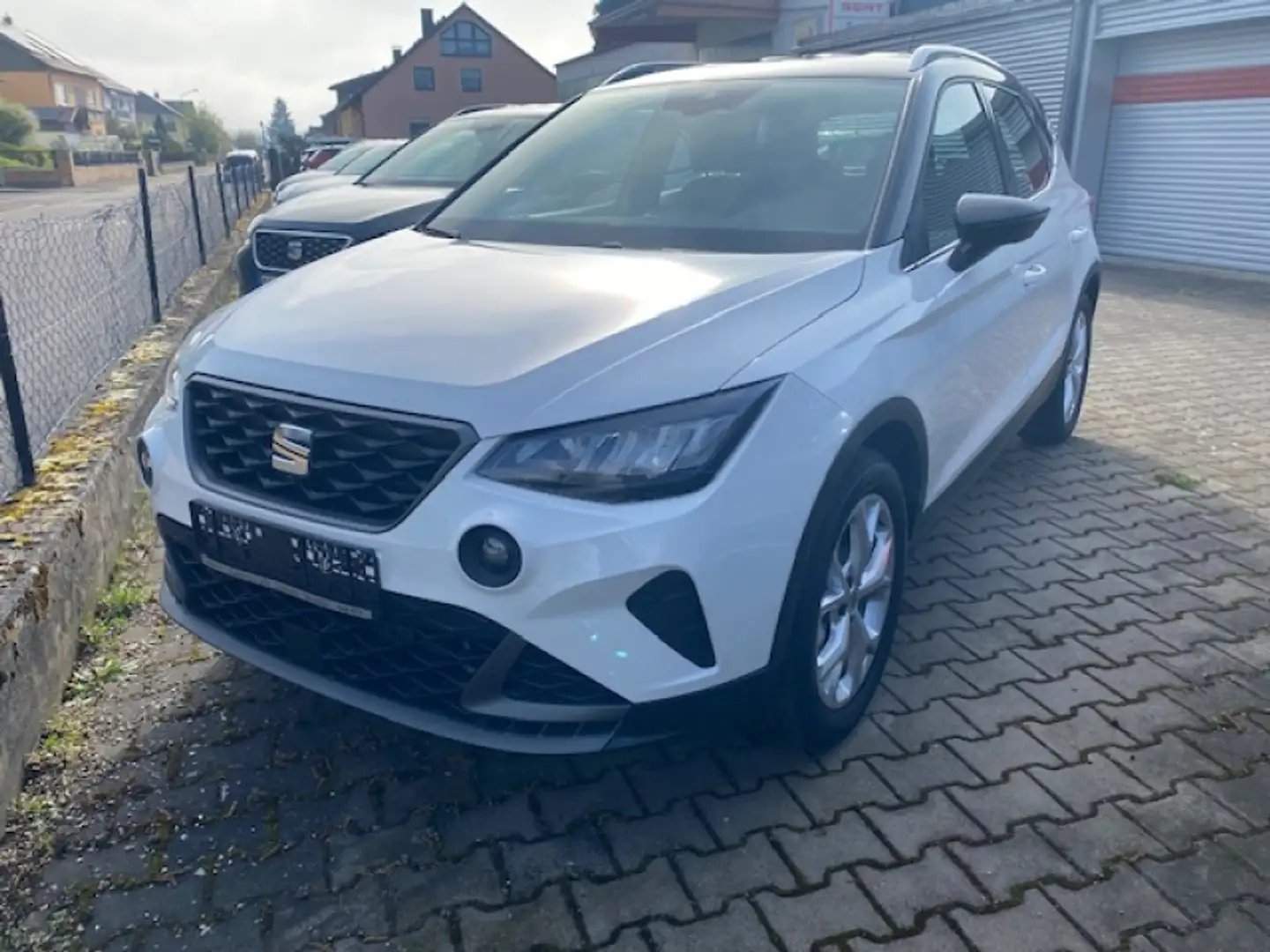 SEAT Arona Arona 1.5 TSI FR DSG Weiß - 1