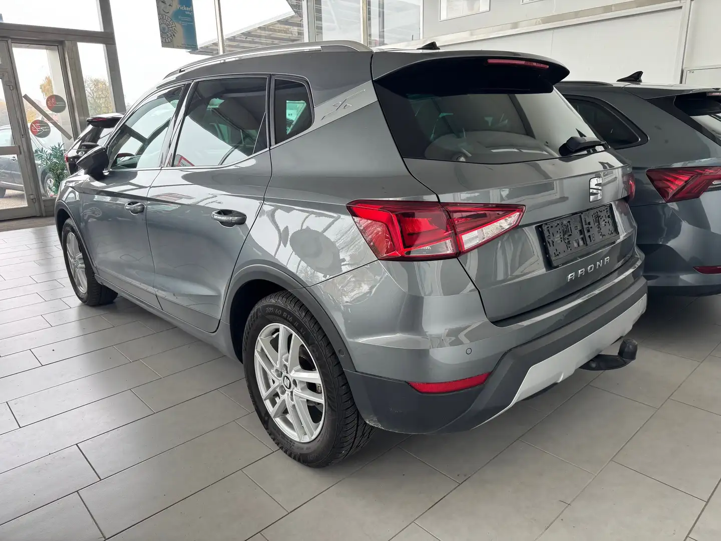 SEAT Arona Arona 1,0 Eco TSI Xcellence DSG Xcellence Grau - 2