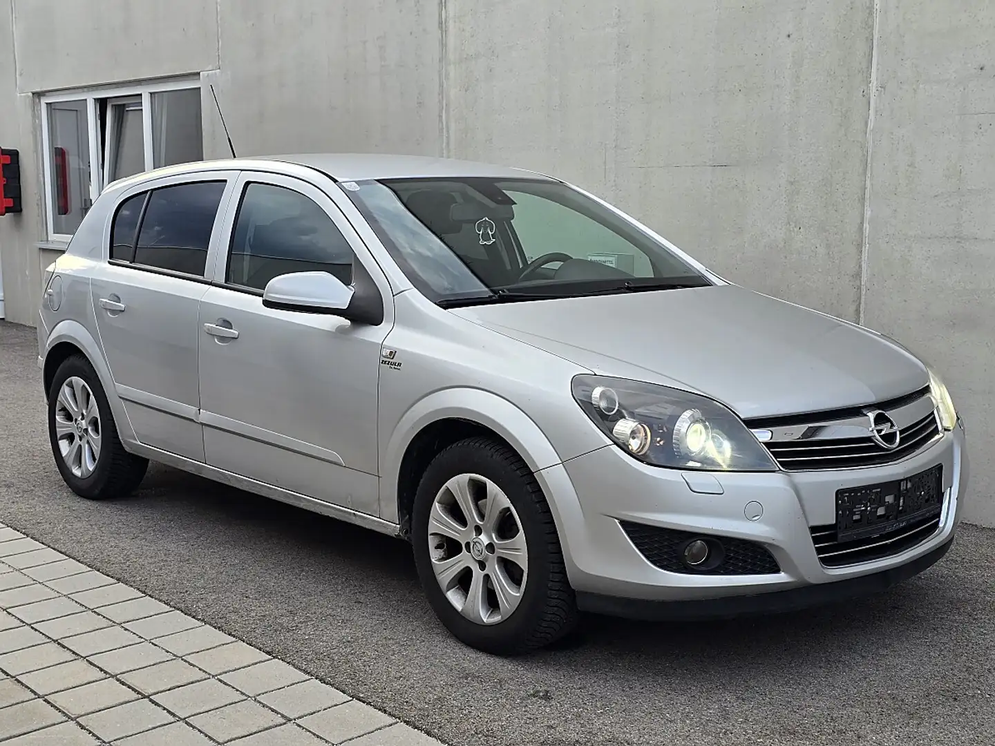 Opel Astra *AHK *Xenon *Klima *Tempomat Silber - 1