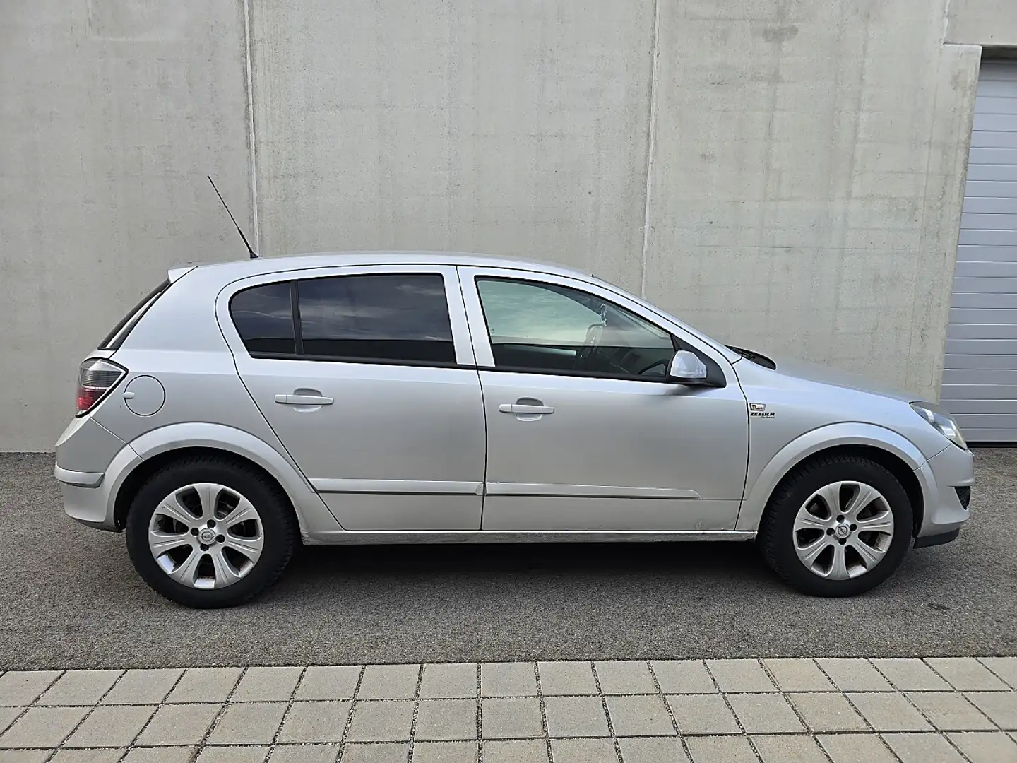 Opel Astra *AHK *Xenon *Klima *Tempomat Silber - 2