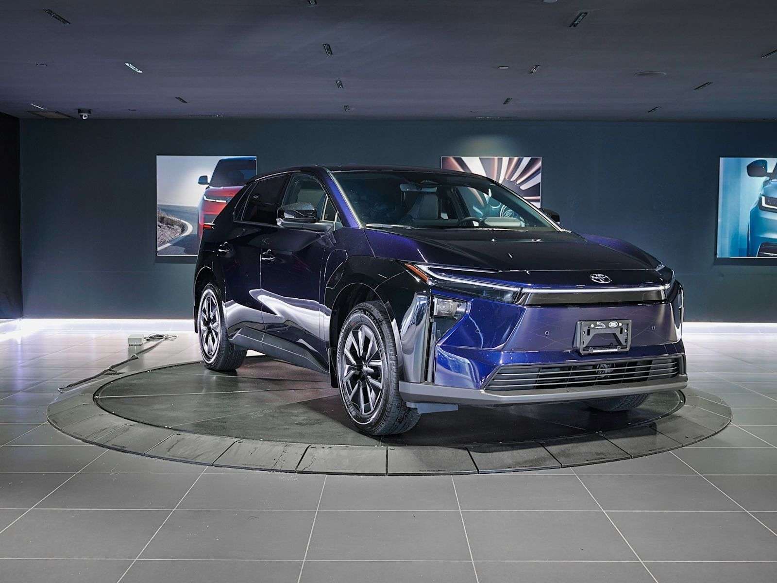 2026 Toyota bZ XLE | FWD | Heated Seats | Heated Steering | Cloth — photo 1