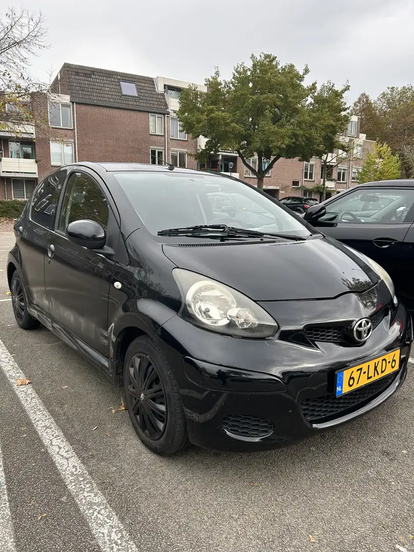 Toyota Aygo 1.0-12V Comfort Чорний - 2