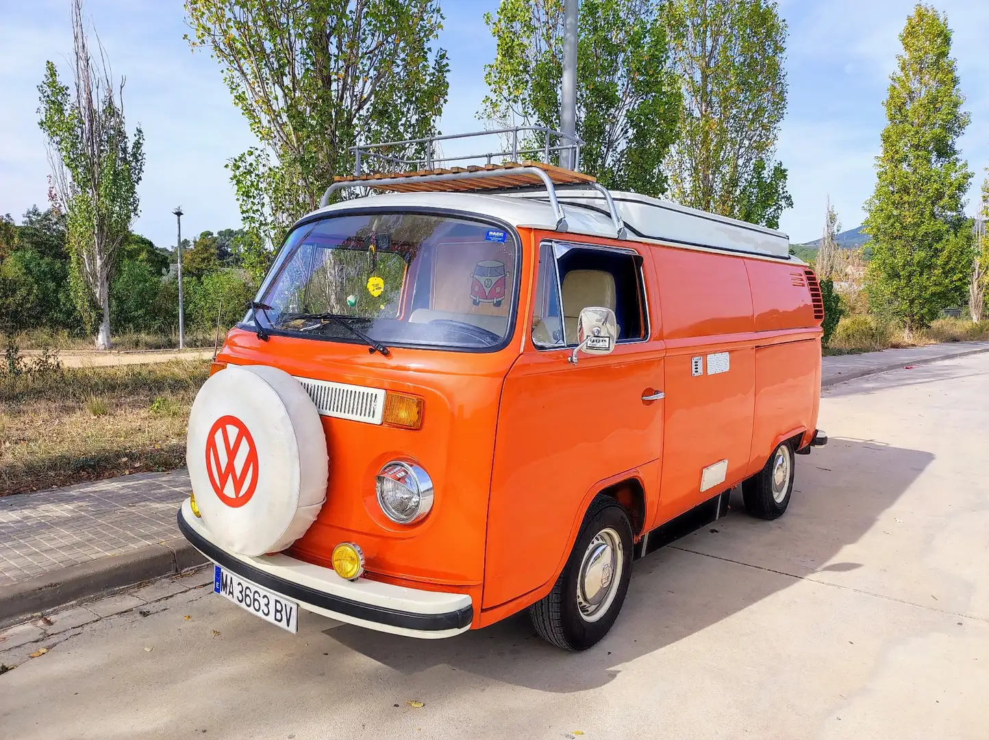 Volkswagen T2 Camperizada, nevera,cocina, fregadero, depòsito agua 50l, depòsito retención agua residual, calefacción estática... Naranja - 2