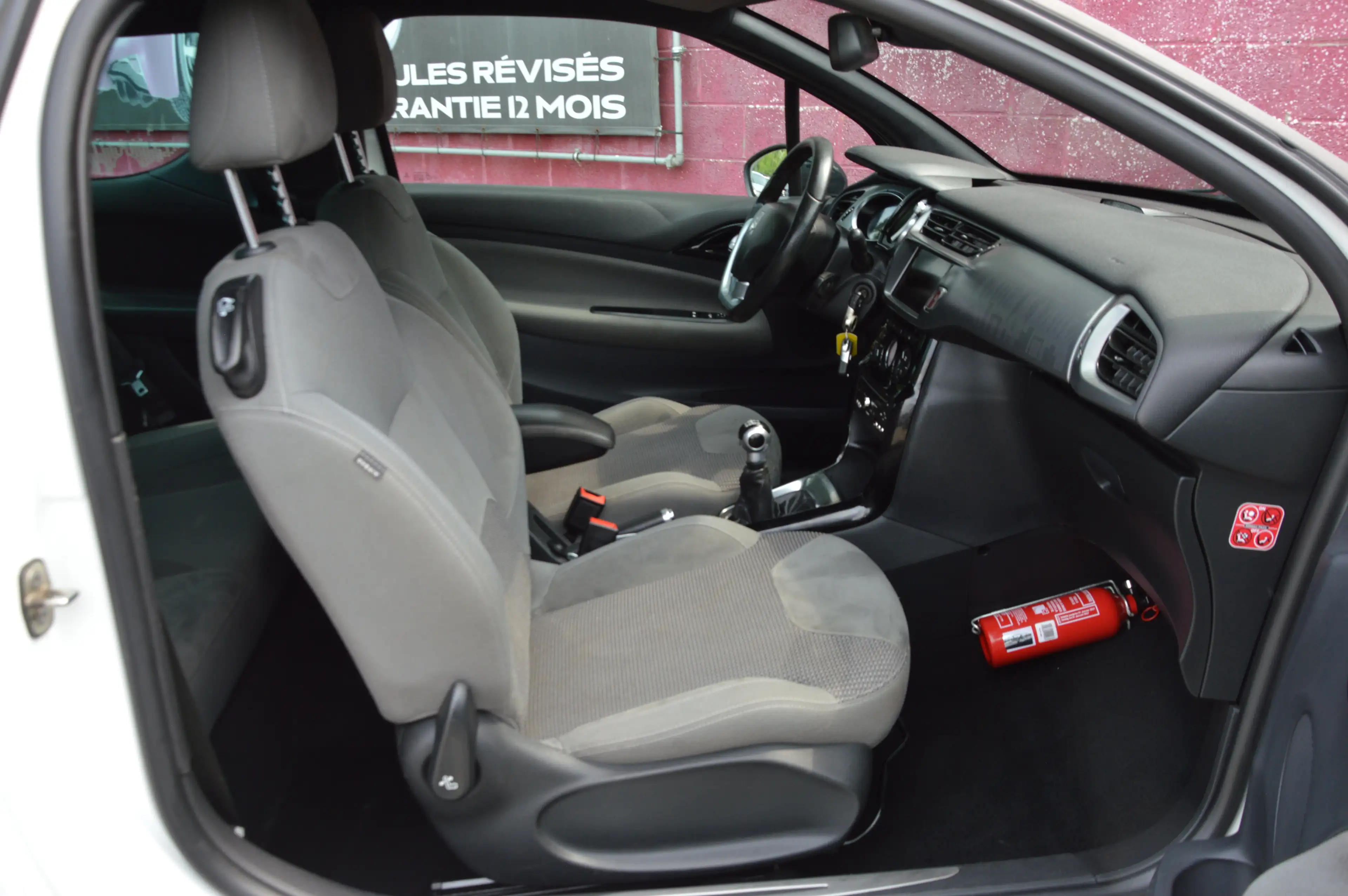 Citroen DS3 1.6e-HDi So Chic NAV CAM CLIM CRUIS 165.597KM — photo 12