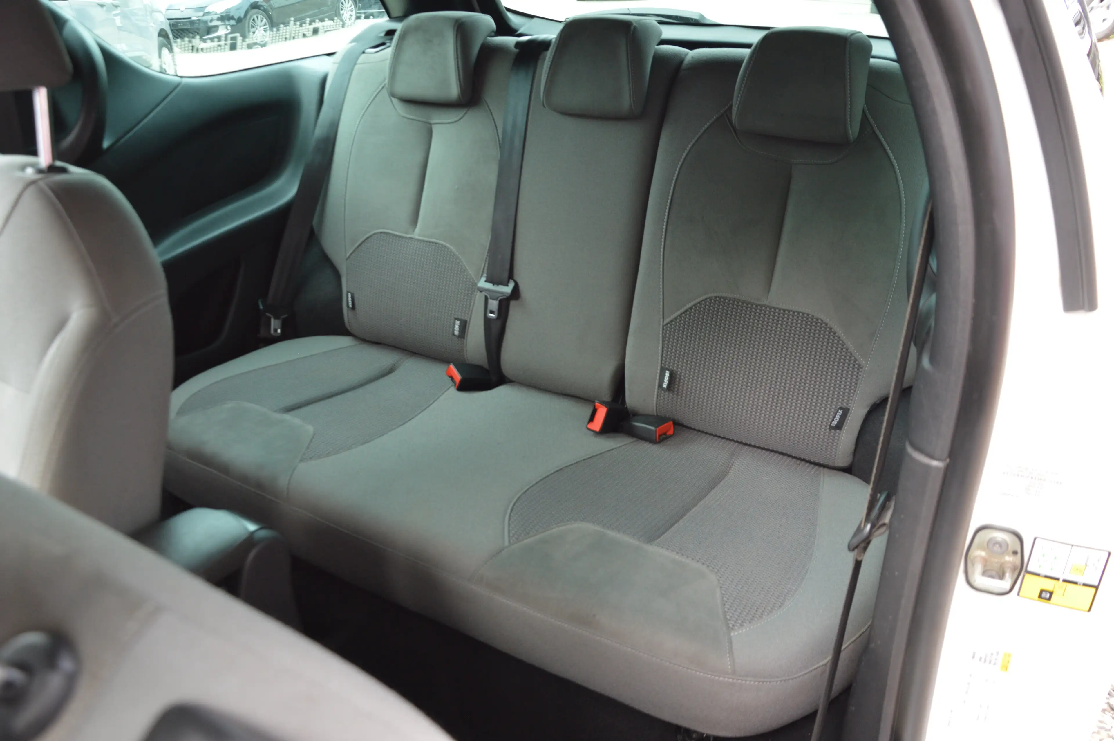 Citroen DS3 1.6e-HDi So Chic NAV CAM CLIM CRUIS 165.597KM — photo 9