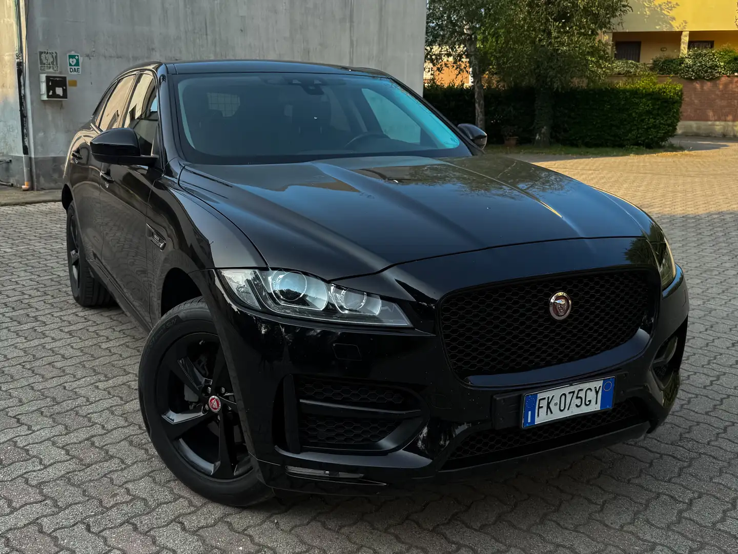 Jaguar F-Pace R-Sport 2.0d awd 180cv auto - Black Edition Nero - 1