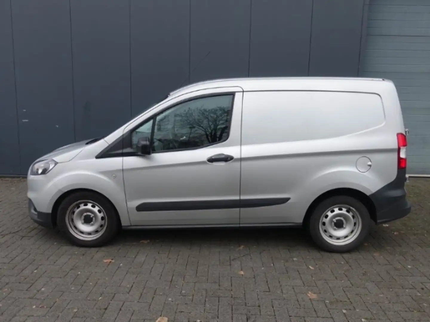 Ford Transit Courier 1.5 TDCi+TREND+RÜCKFAHKAMERA+TRENNWAND+RADIO Silber - 2
