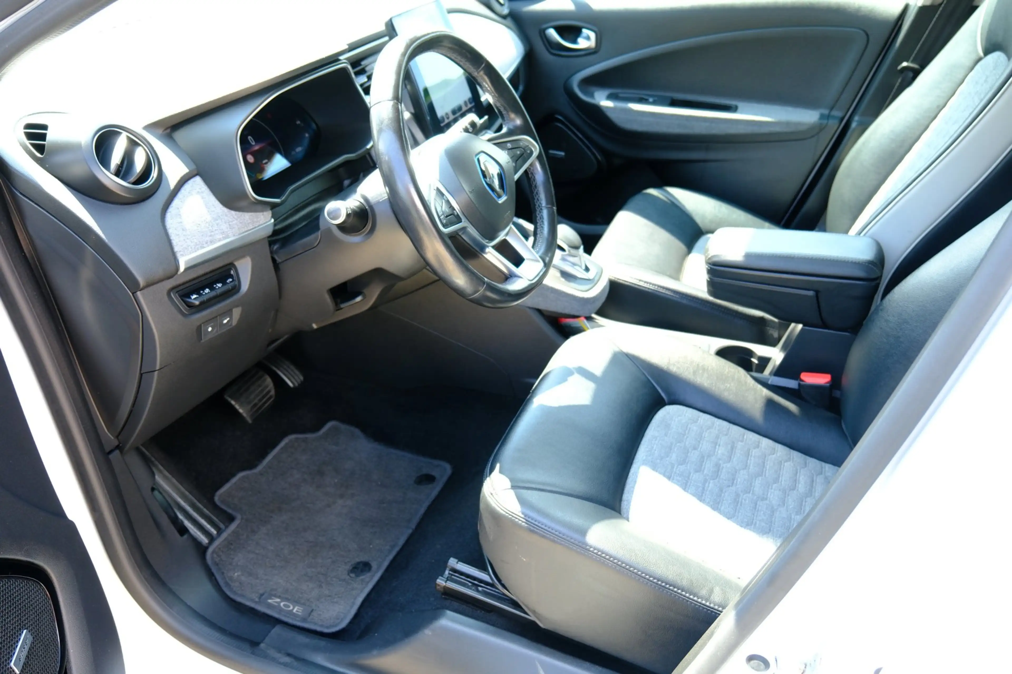 Renault ZOE R135 Intens 52 kWh (Huur Accu) Bose| CAM|Navi|Clim — photo 2