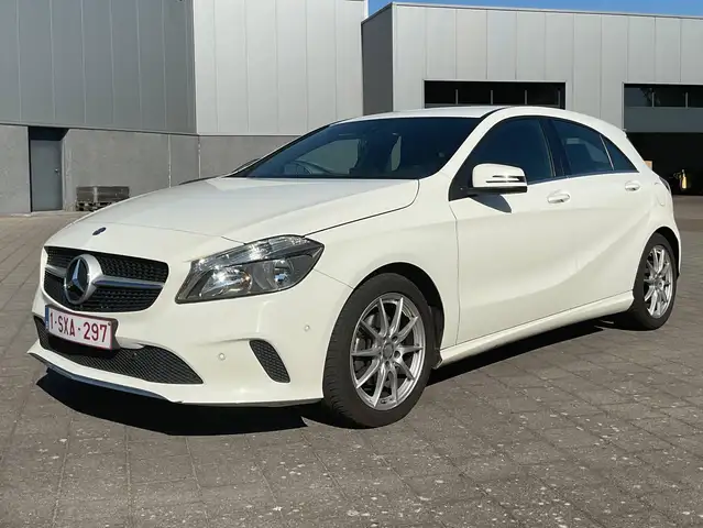Mercedes-Benz A 180 Progressief * afneembare trekhaak * navigatie * parkeersensoren V + A