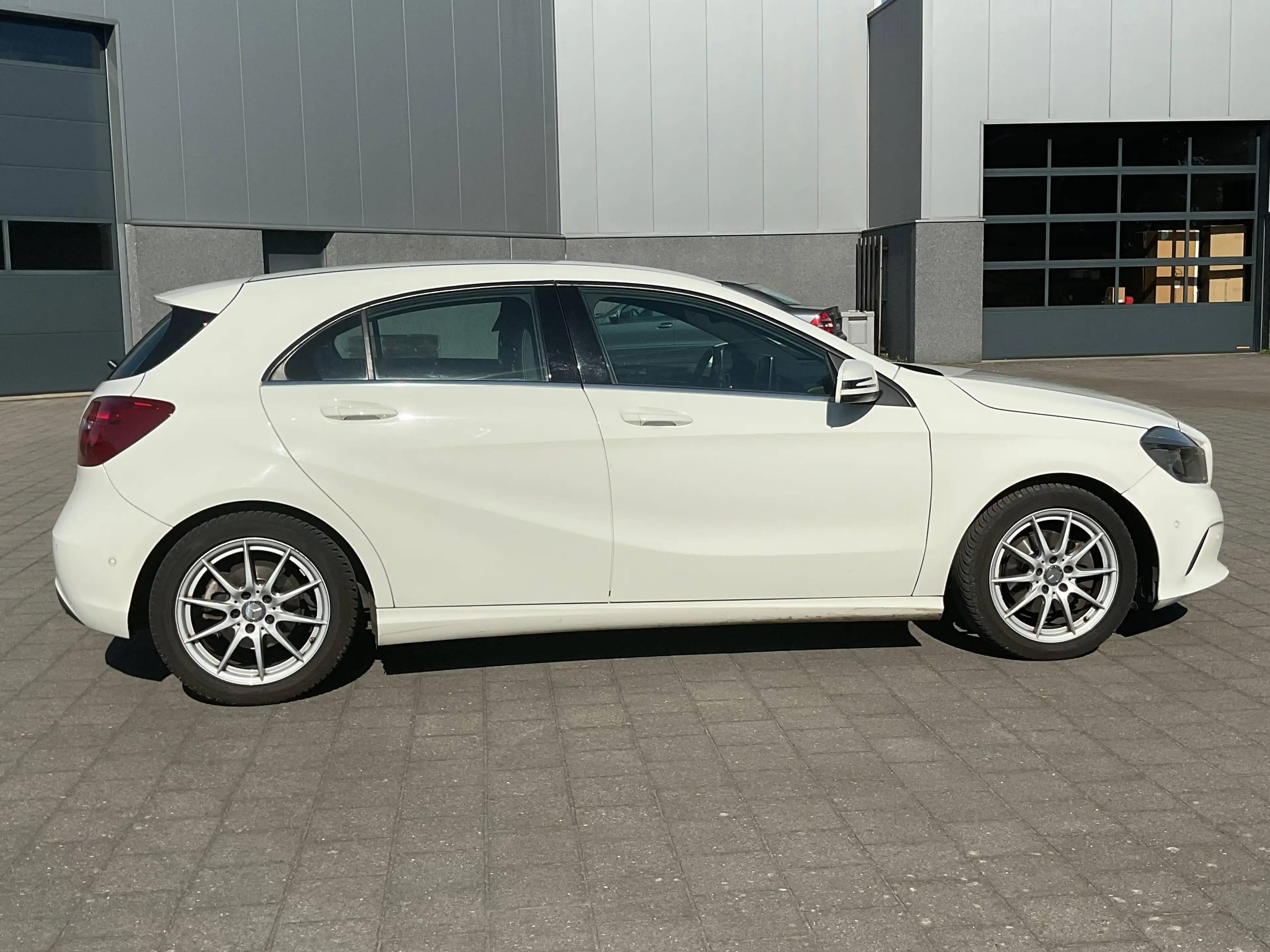 Mercedes-Benz A 180 Progressief * wegklapbare trekhaak * navigatie * parkeersensoren V + A — photo 4