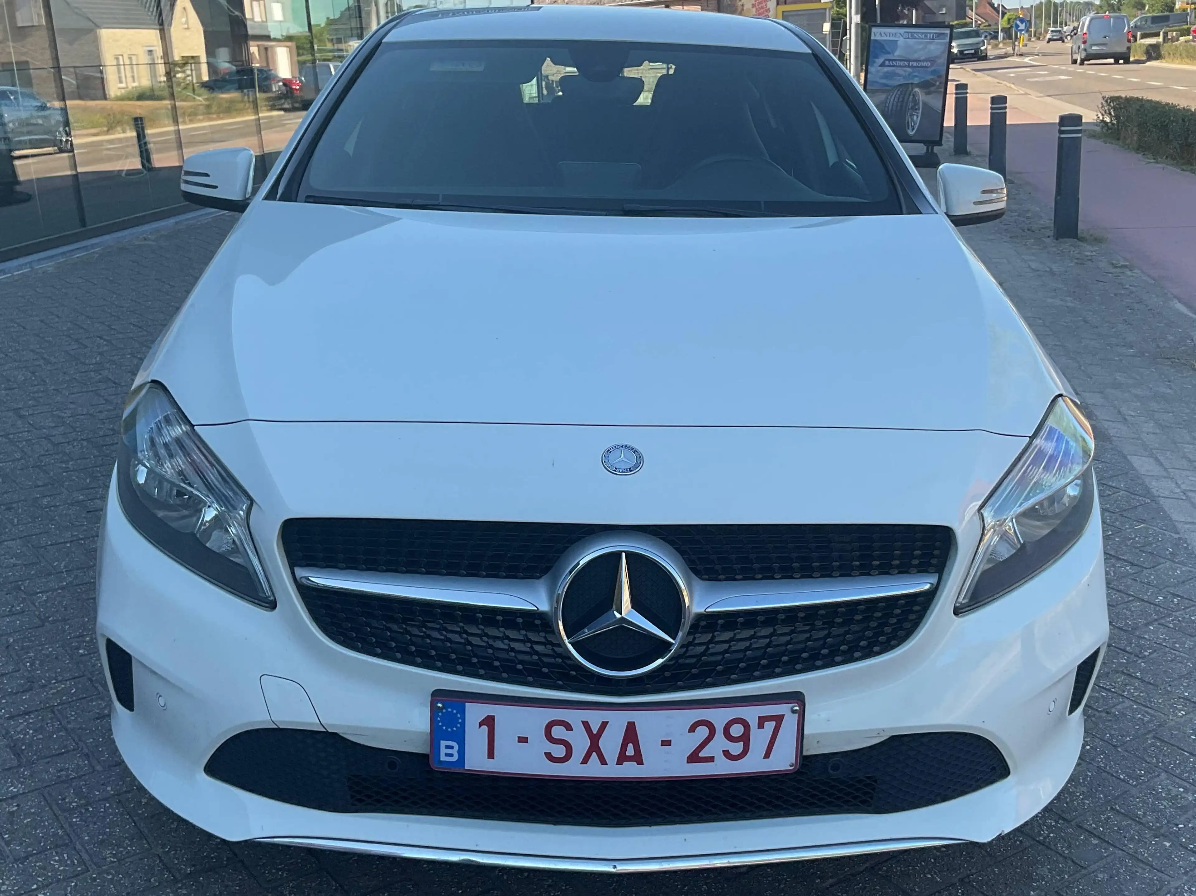 Mercedes-Benz A 180 Progressief * wegklapbare trekhaak * navigatie * parkeersensoren V + A — photo 7