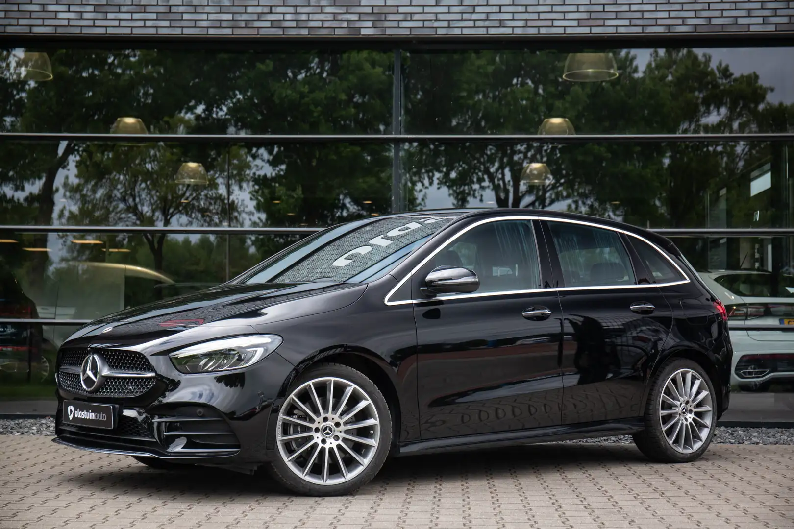 Mercedes-Benz B 250 e AMG Line , Adap. cruise, Sfeerverlichting, Zwart - 2