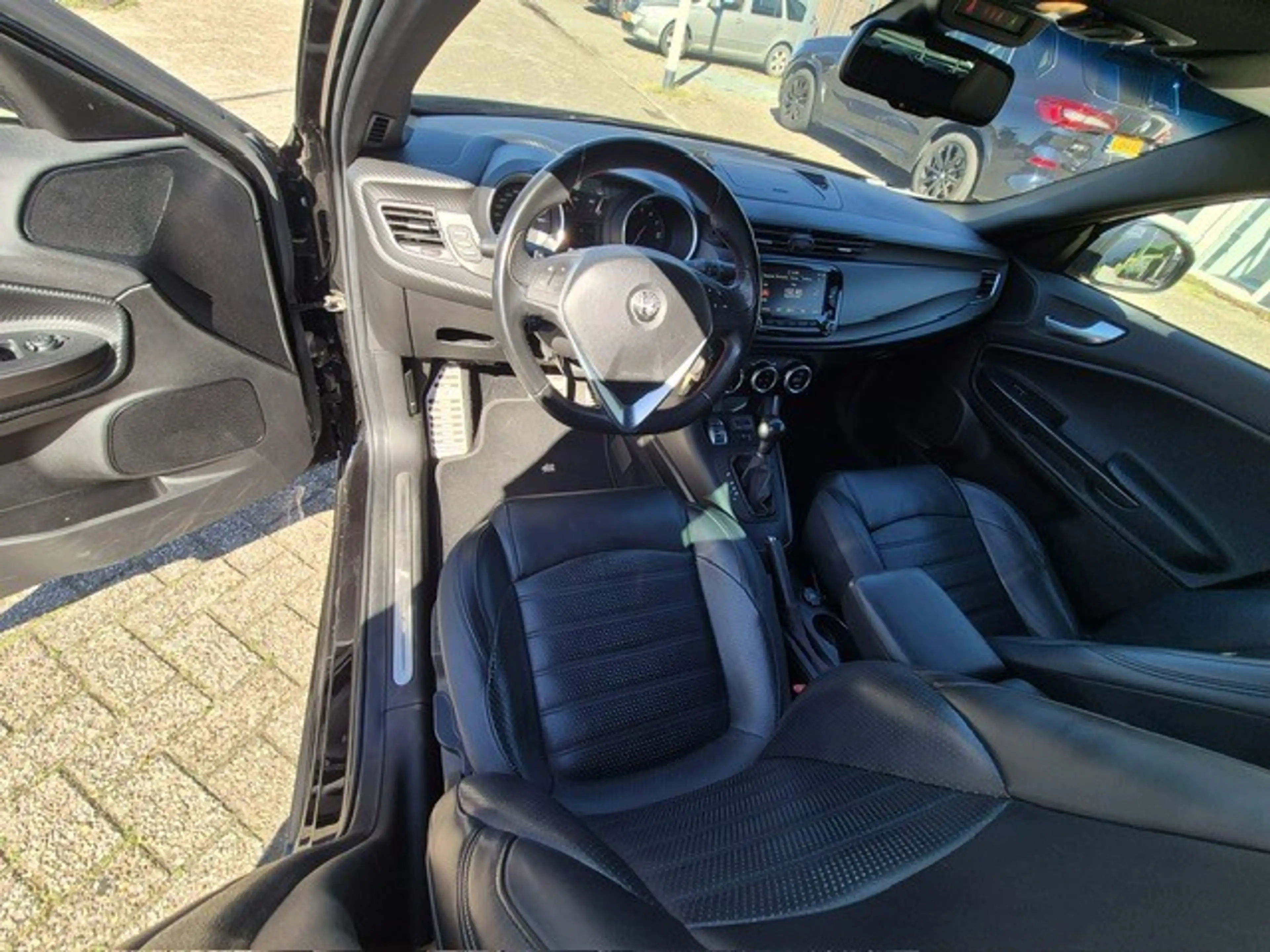 Alfa Romeo Giulietta 1.4 Turbo MultiAir 170pk TCT Exclusive — photo 6