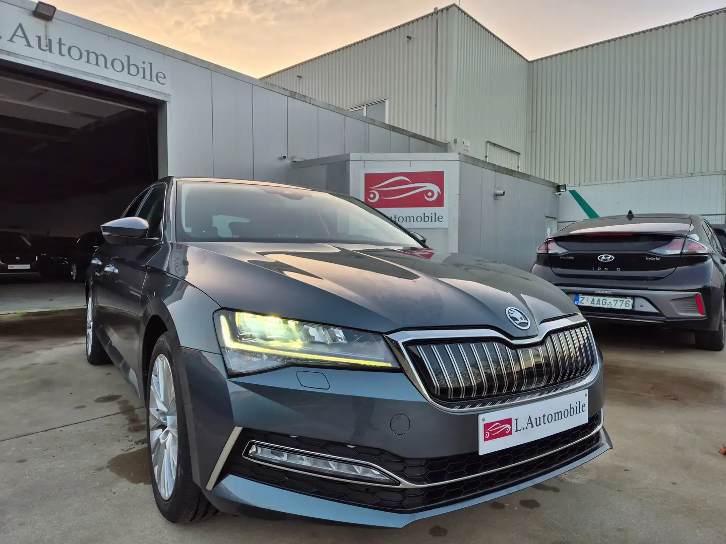 Skoda Superb 1.4 TSI IV 272CV !! / PHEV HYBRID / 73.523 KM !! Gris - 2