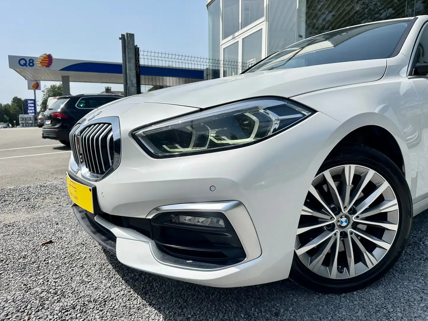 BMW 116 1.5*LUXURY LINE*CUIR*SIEGE CHAUFFANT*CARPLAY* Blanc - 2