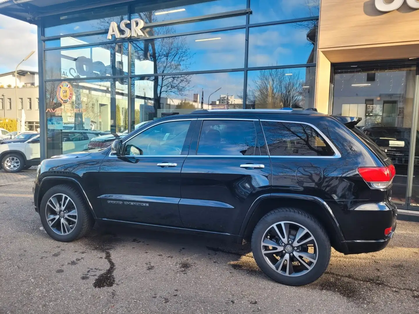 Jeep Grand Cherokee 3.0 CRD Overland Top Panorama Schwarz - 2