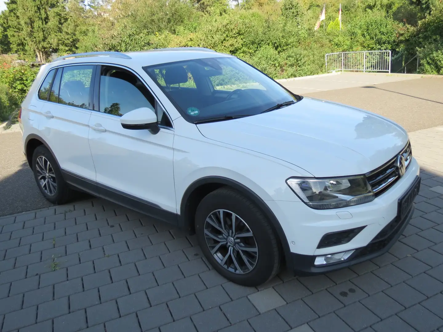 Volkswagen Tiguan 2.0 TDI SCR (BlueMotion Technology) Comfortline Weiß - 1