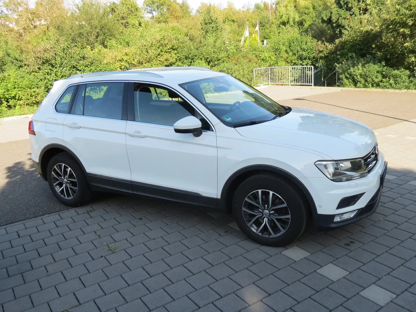 Volkswagen Tiguan 2.0 TDI SCR (BlueMotion Technology) Comfortline Weiß - 2