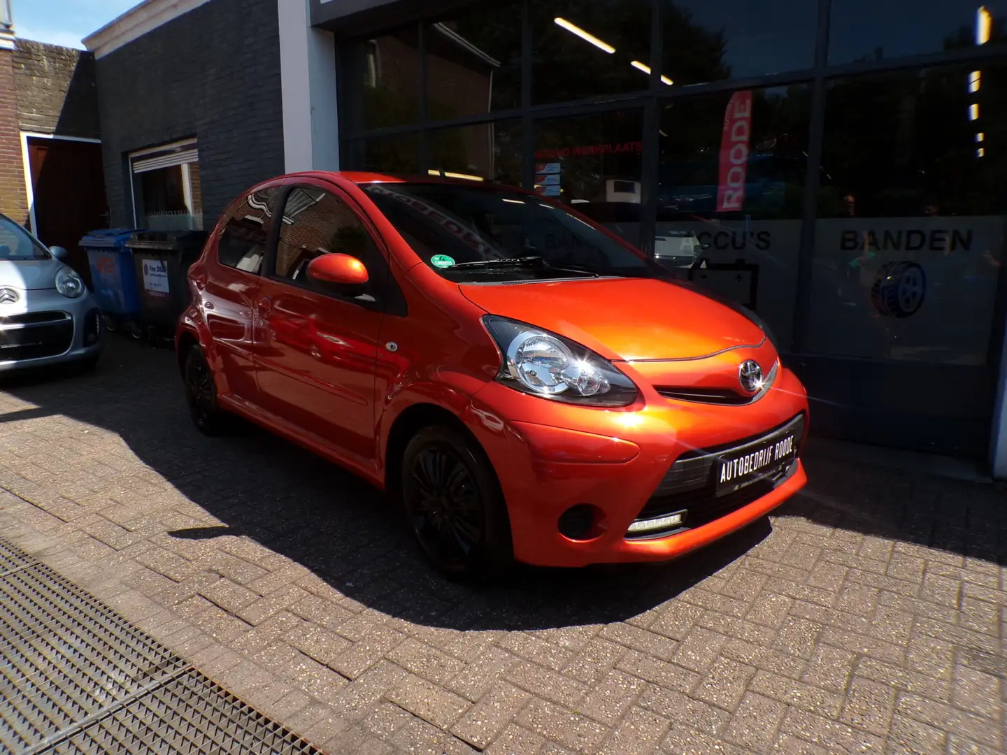 Toyota Aygo 1.0 VVT-i 5-Drs Dynamic Orange GOED ONDERHOUDEN! Oranje - 2