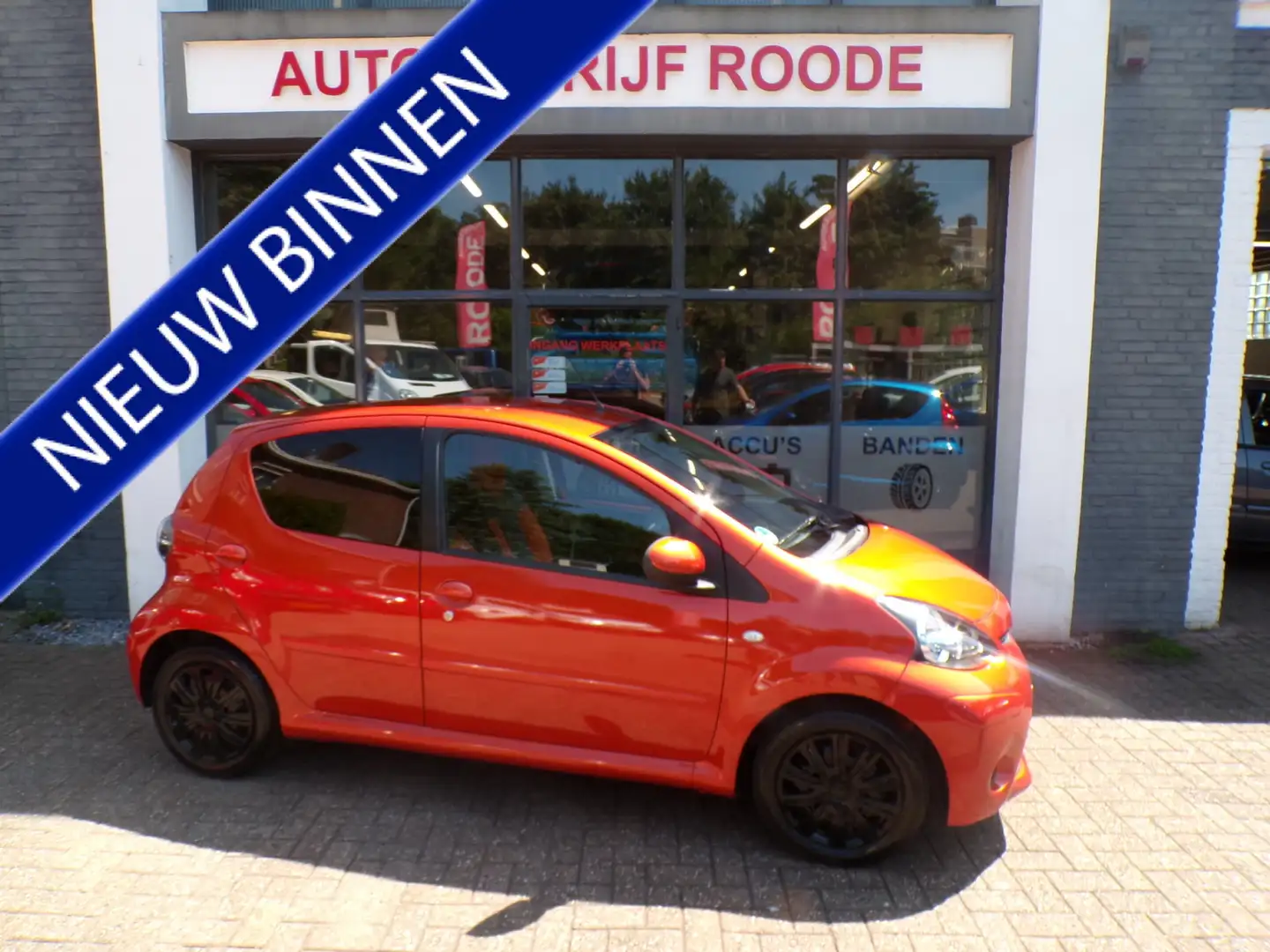 Toyota Aygo 1.0 VVT-i 5-Drs Dynamic Orange GOED ONDERHOUDEN! Oranje - 1