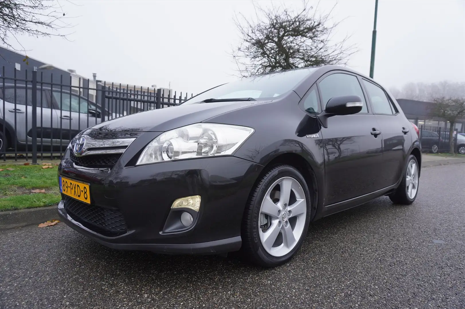 Toyota Auris 1.8 Full Hybrid 136PK 5D CVT Aut Exe Navi LM Thaak Schwarz - 1