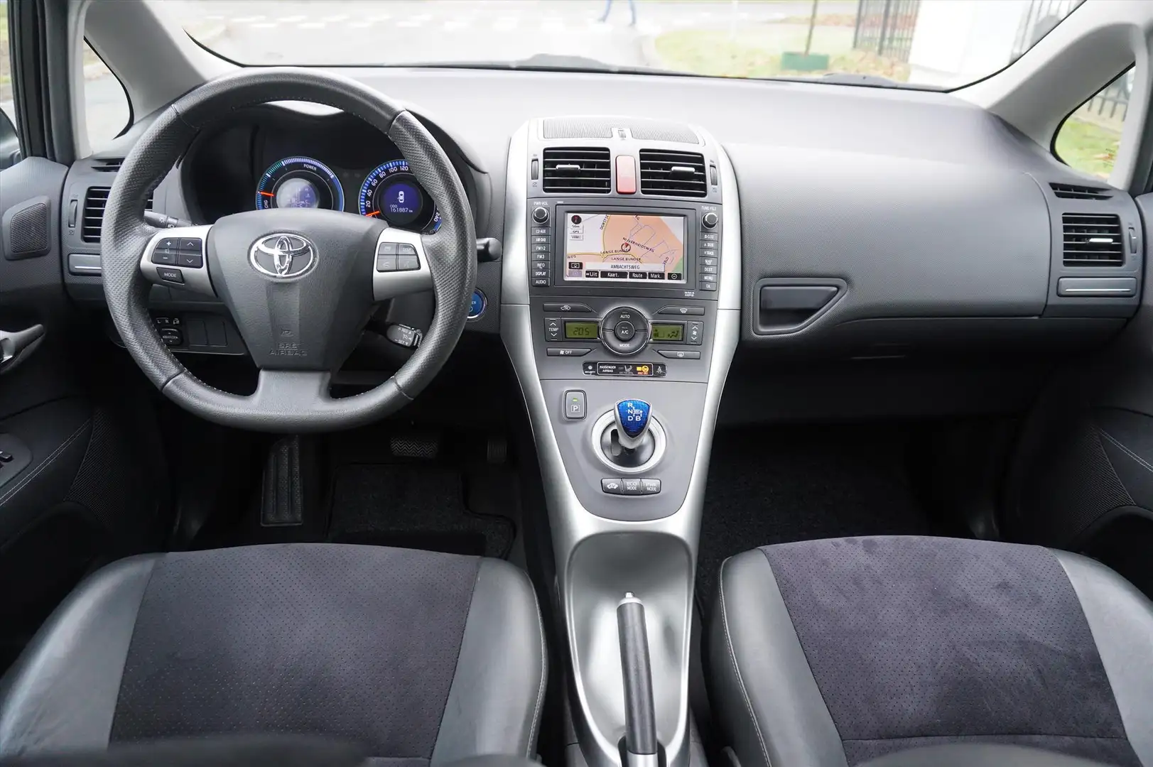 Toyota Auris 1.8 Full Hybrid 136PK 5D CVT Aut Exe Navi LM Thaak Schwarz - 2