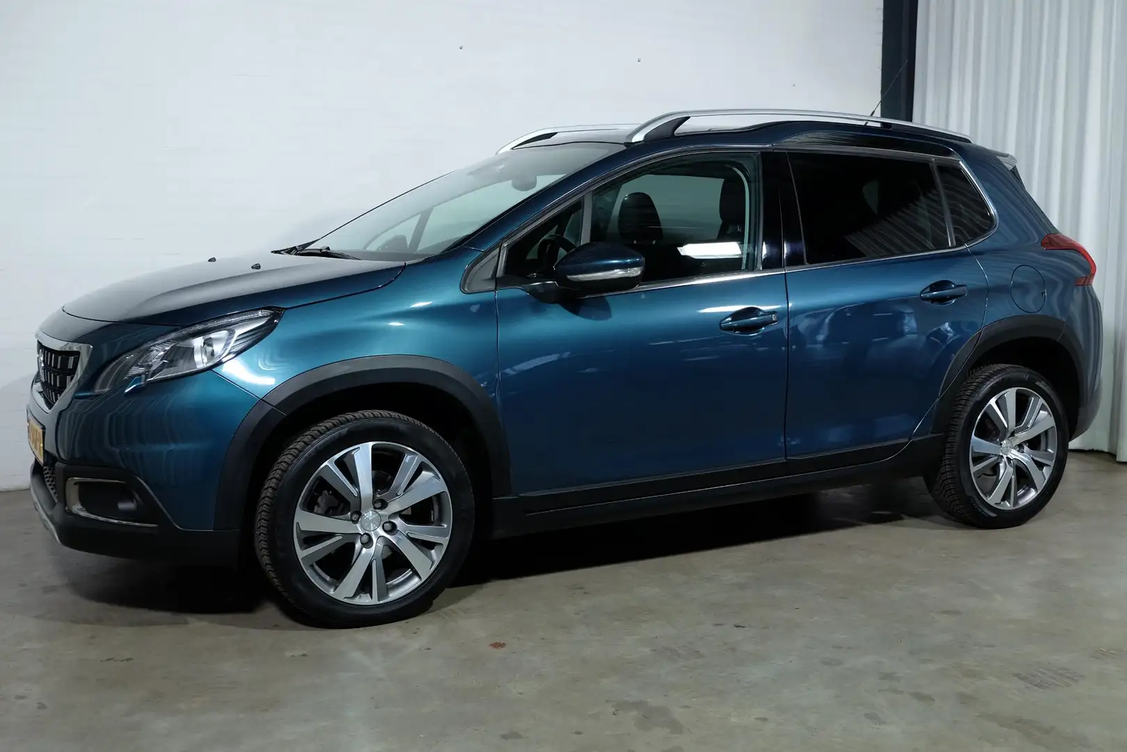 Peugeot 2008 1.2 PureTech Blue Lease Allure Grün - 2