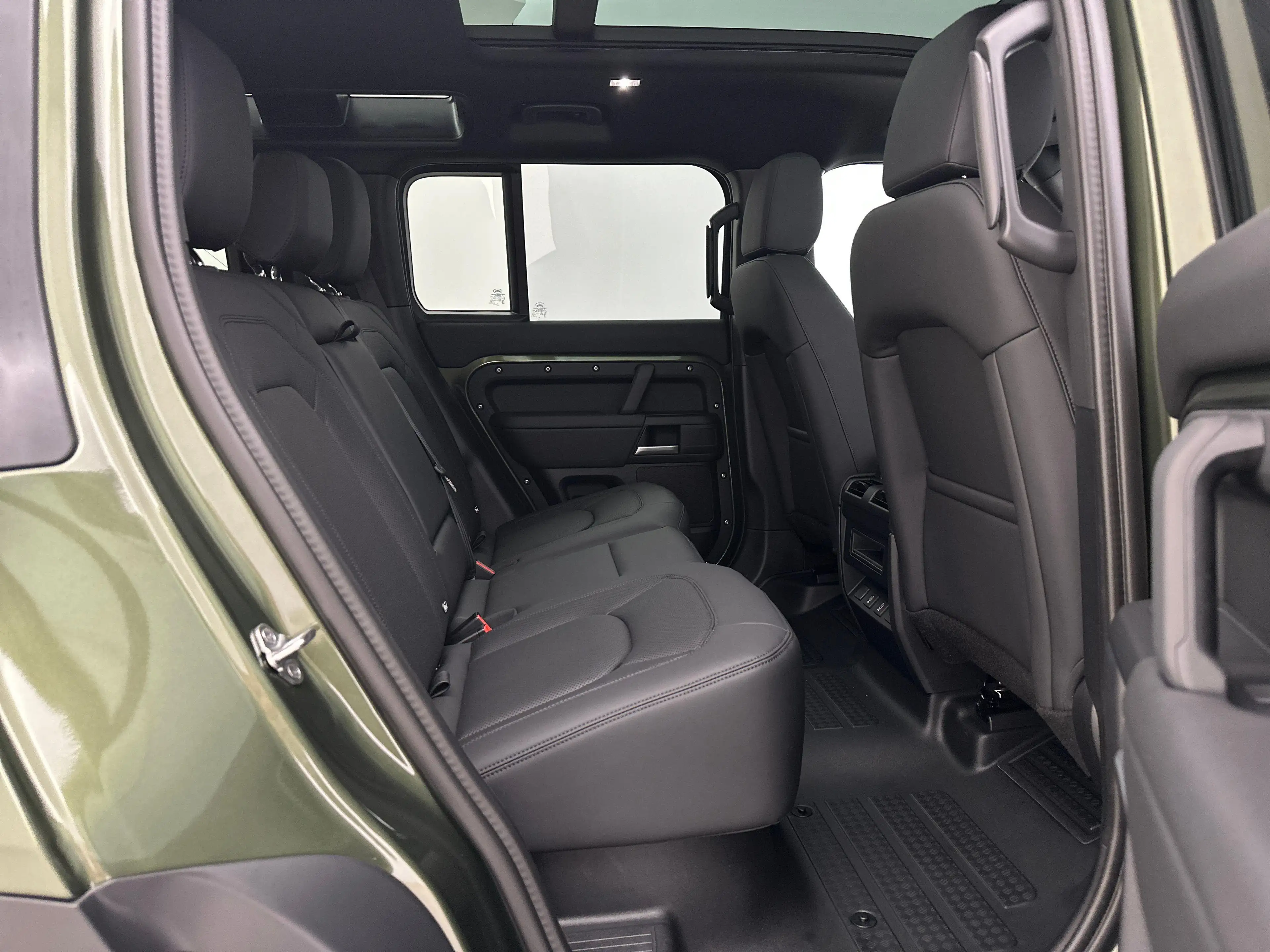 Land Rover Defender 110 D200 S AWD Auto. 26MY — photo 5
