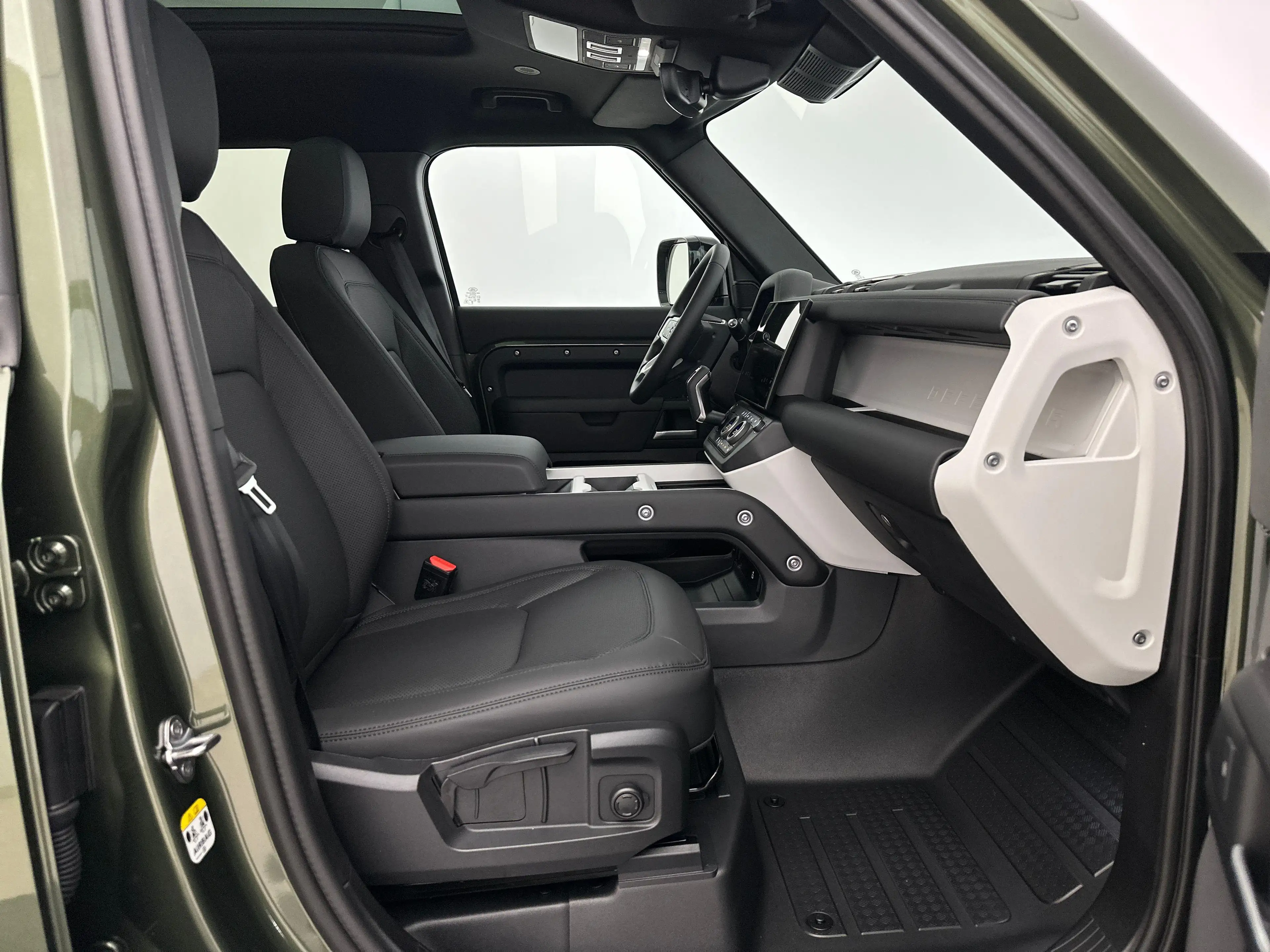 Land Rover Defender 110 D200 S AWD Auto. 26MY — photo 3