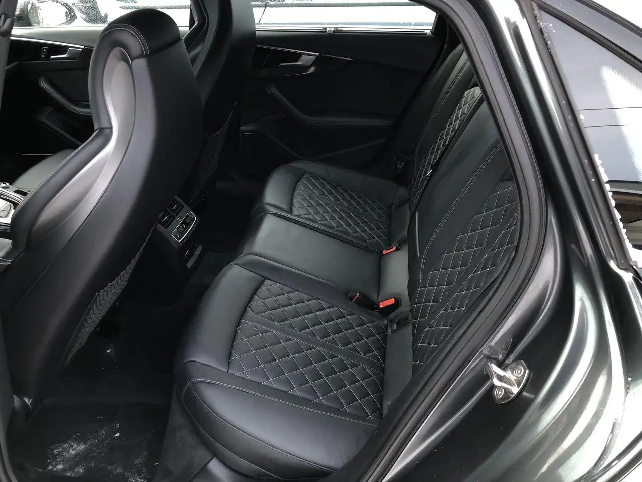 Audi S4 снимка Audi S4