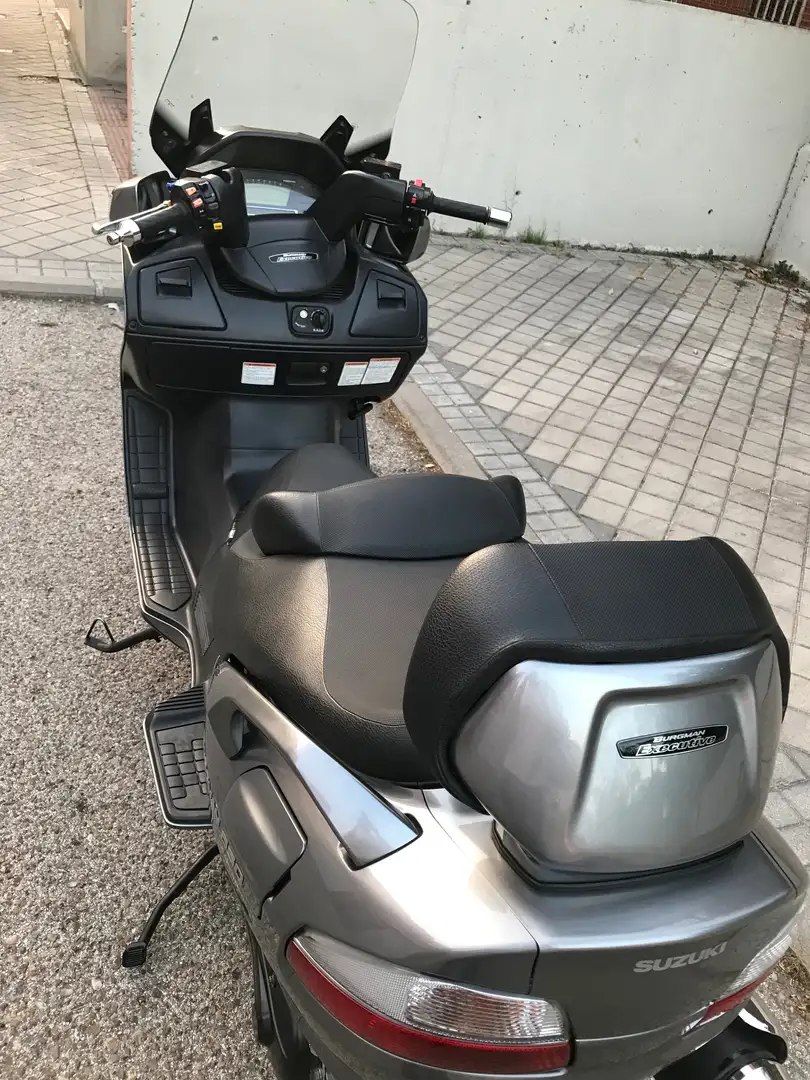 Suzuki Burgman 650 Executive Gris - 2